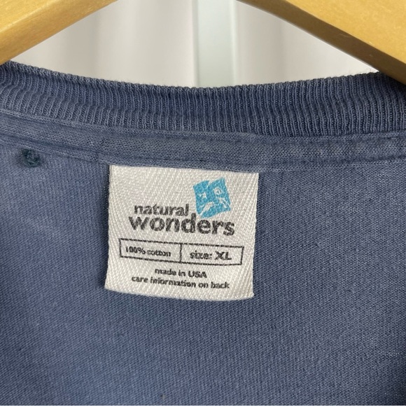 Natural Wonders XL Wild Spirit Wolf Northern Lights Aurora Graphic Tee Nature - Picture 6 of 8